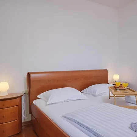 Fuer 6 Personen Ca, 120 M Sup2 In Split, Dalmatien Gespanschaft Dalmatien Apartment *